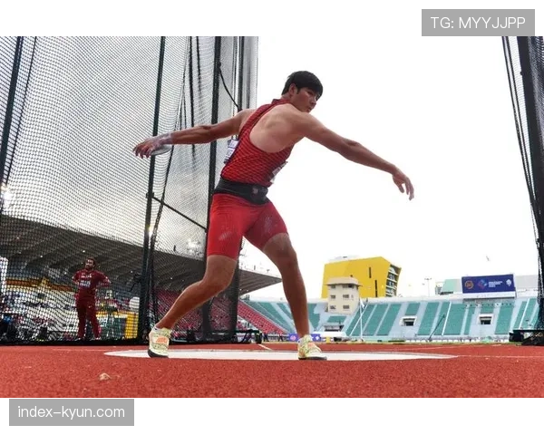 转播技术新体验：亚锦赛首次提供多机位杠铃轨迹实时追踪画面